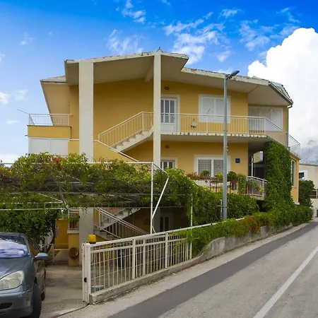 12816c Apartment